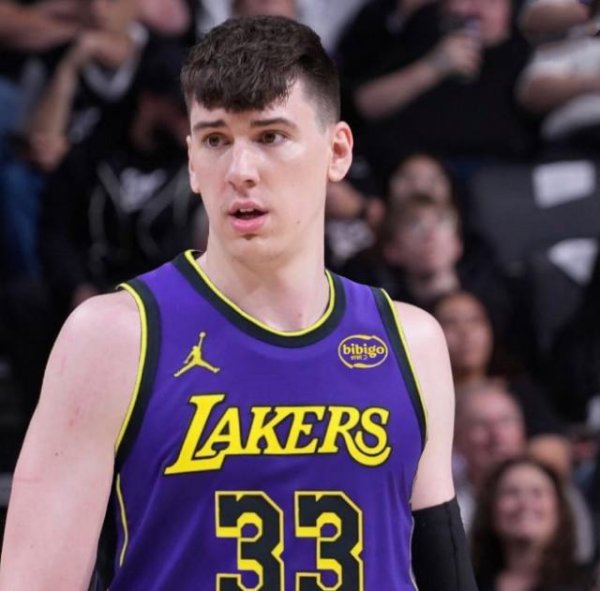 Tại sao Lakers ký hợp đồng bắn