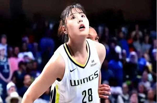 Li Yueru đã chiến đấu chống lạ