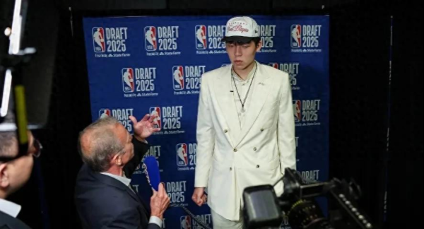 Huấn luyện viên NBA Johnson 